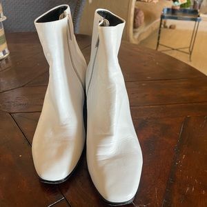 Sigerson Morrison soft white leather boots, size 9.